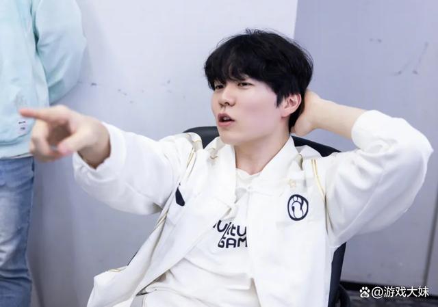 九游在线玩游戏|Rookie在加拿大队比赛中赛事规则更新，高光表现引发热议！的简单介绍